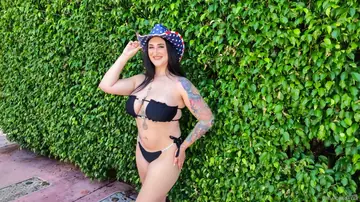 Avalon Mira – Curvy Brunette MILF in a Bikini Takes Double Penetration Outdoors