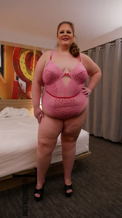Curvy MILF Has Interracial Sex – photo 1 of 17