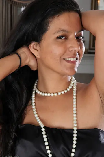 Julie Ann – Skinny Brunette MILF Poses and Shows Her Saggy Tits