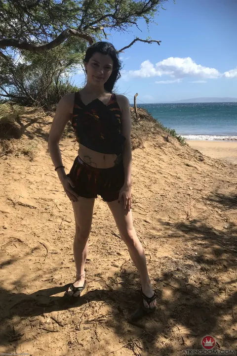 Sadie Blake: Short-Haired Amateur Brunette with Natural Tits Spreads Outdoors – photo 19 of 21