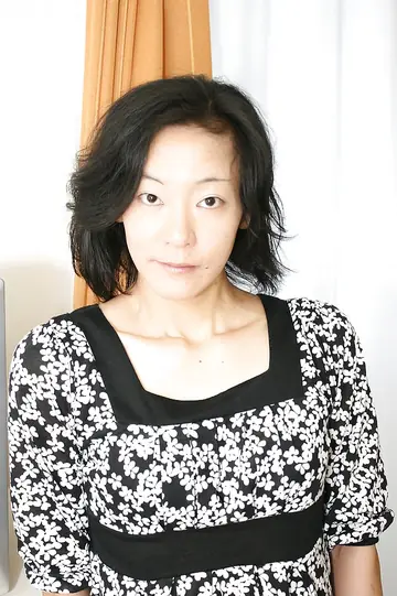 Japanese MILF Strips Off Her Pantyhose and Spreads Her Hairy Holes