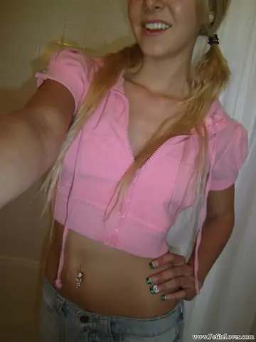 Petite Blonde Amateur in Shorts Spreads Her Shaved Pussy