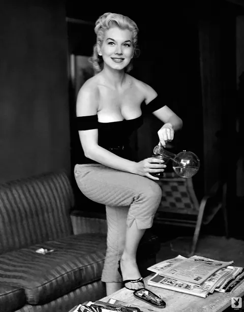 Marian Stafford: Blonde Model Poses Nude Showing Her Natural Tits – photo 6 of 14