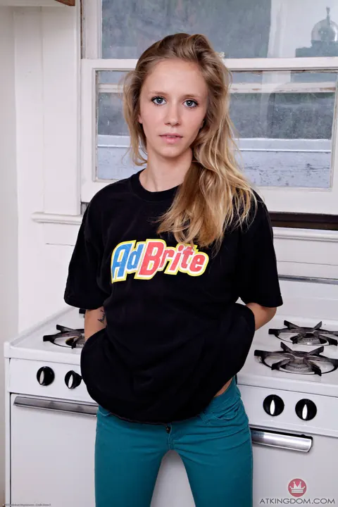 Rachel James: Petite Blonde in Jeans Undresses and Spreads Her Pussy on the Stove – photo 2 of 21