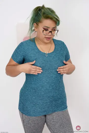 Chubby Asian MILF in Glasses Spreads Her Pussy