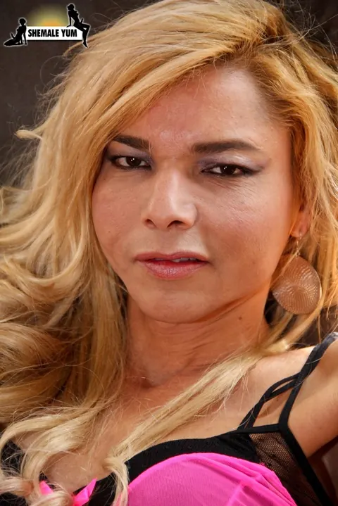 Blonde Trans Woman Masturbates to Orgasm – photo 9 of 15
