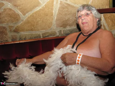 BBW with Big Natural Tits Strips Nude Outdoors Over Beers – photo 10 of 20