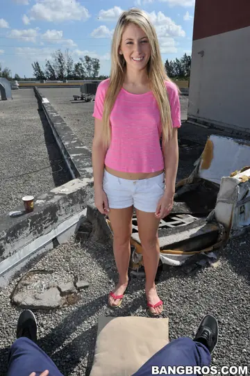 Lilly Banks – Blonde in Shorts Gives a POV Blowjob and Handjob Outdoors