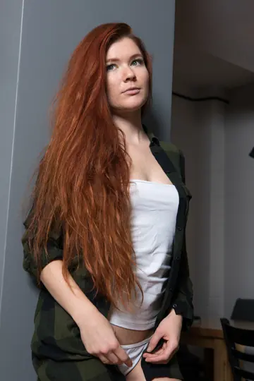 Mia Sollis – Redhead Reveals Her Small Tits and Shaved Pussy