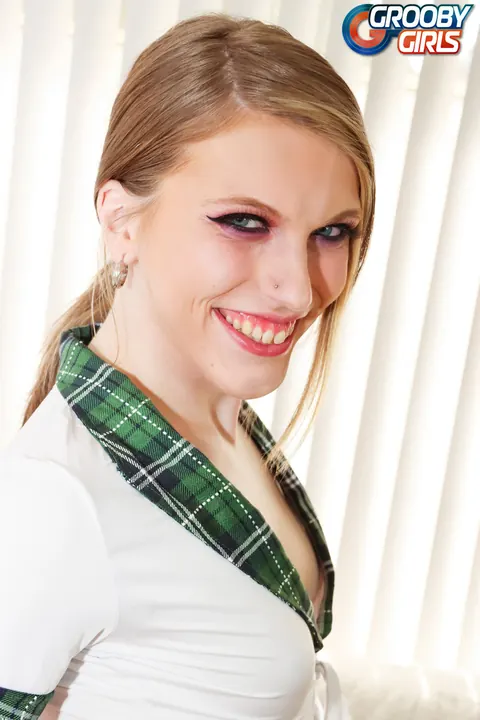 Trans Woman Shows Her Asshole and Masturbates – photo 1 of 16