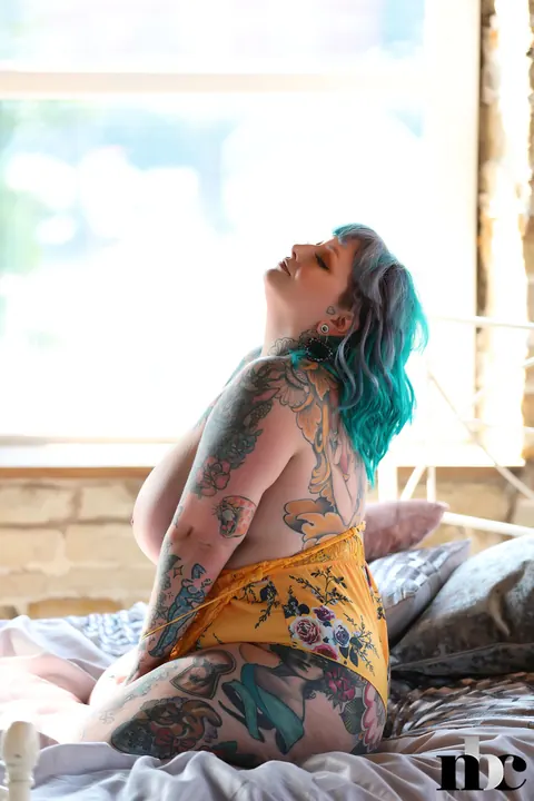 Galda Lou: Curvy Brunette Bares All and Flaunts Her Huge Tits – photo 8 of 20