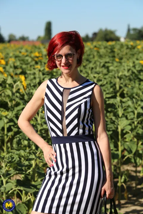 Flora Milano: Slim Redhead MILF in Glasses Gets Fucked Outdoors – photo 6 of 20