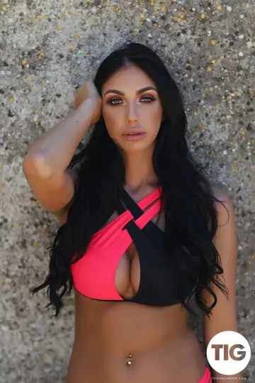 Anya Leigh – British Brunette Strips Out of Her Bikini Outdoors