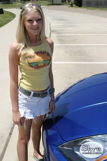 Skye Model – Blonde Strips Out of Her Skirt in the Car