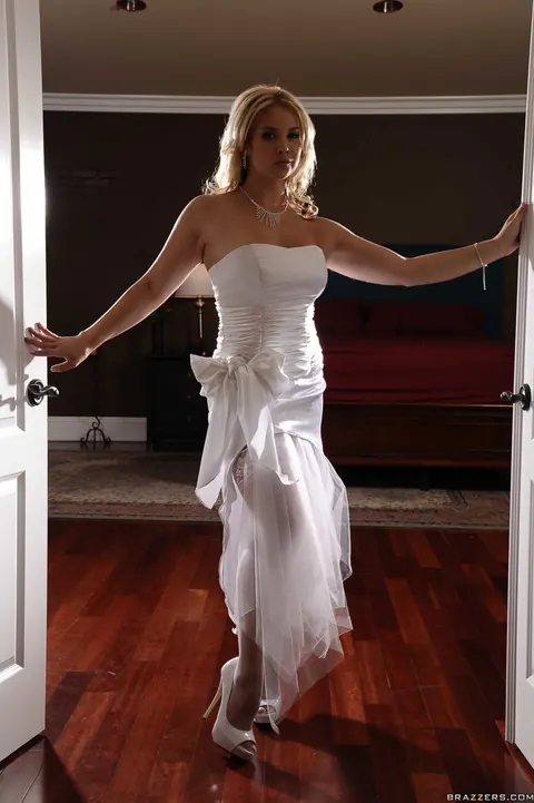 Sarah Vandella: Busty Blonde MILF Bride Spreads Her Pussy in Lingerie and Stockings – photo 1 of 21