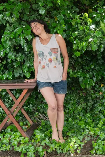 Soledad – Thick Brunette Strips Out of Her Shorts Outdoors