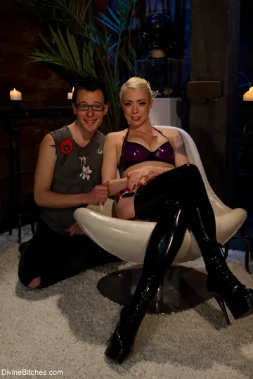 Lorelei Lee – Busty Blonde MILF in Glasses Kisses Bound Man and Spreads Her Legs