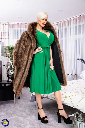 Tanya Virago – Tall Russian MILF Strips Out of Her Lingerie in Stockings and Heels