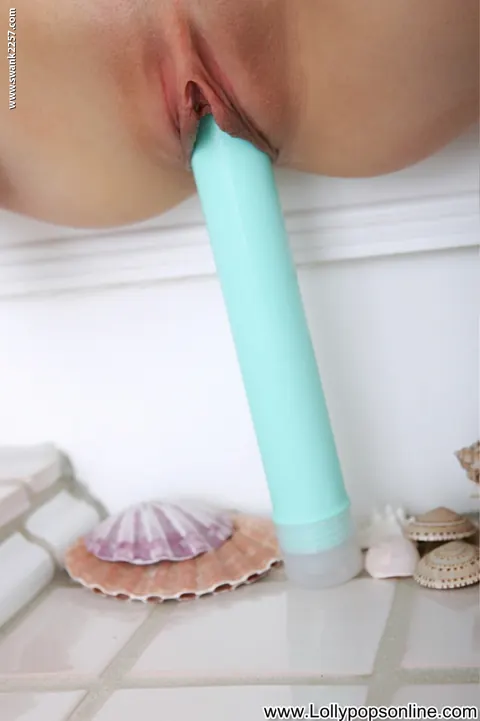 Katie Reynolds: Petite Redhead Pulls Aside Her Panties to Masturbate – photo 21 of 21