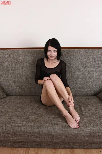 Lana Sweat – Czech Brunette with Short Hair Spreads Her Pussy Wide