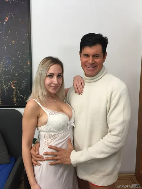 Siya Jey: Blonde Russian with Big Natural Tits Strips and Poses – photo 1 of 20