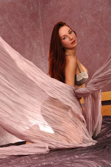 Ledona – Busty Redhead Spreads Her Pussy Wide