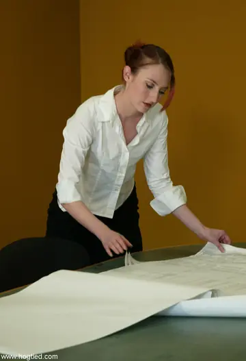 Kendra James – Redhead MILF in Stockings and Police Uniform Endures Bondage in the Office