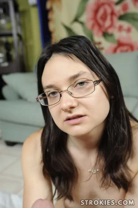 Amy Faye: Slim Brunette in Glasses Gives a Handjob and Kisses Her Partner – photo 10 of 20