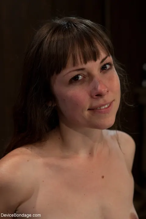 Seda: Slim Brunette MILF Bound for Machine Anal – photo 19 of 21