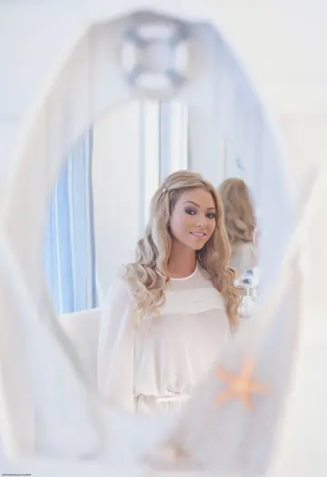 Natalia Forrest – Curly British Blonde Pulls Aside Her Panties and Spreads