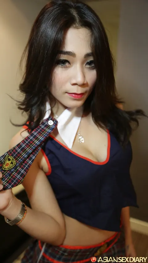 Petite Asian Joins a Threesome – photo 3 of 21