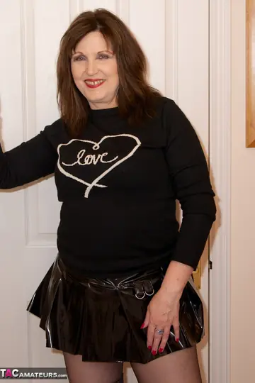 Curvy European MILF in a Skirt and Latex Boots Poses for Doctor