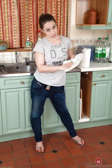 Olga Cabaeva – Curvy European MILF Spreads Her Hairy Pussy in the Kitchen