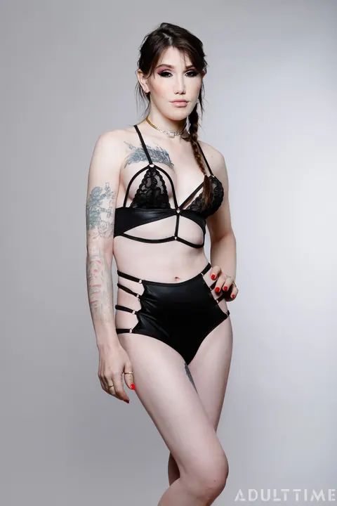 Trans Woman Kisses and Fingers Her Female Partner Before Eating Her Out – photo 8 of 15