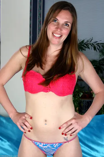Phoebe – Petite Redhead MILF with Big Natural Tits Fucks a Dildo