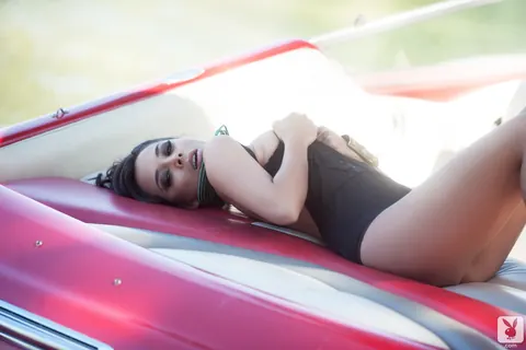 Marga Cifuentes: Brunette Latina Strips Nude Outdoors by a Car – photo 7 of 17