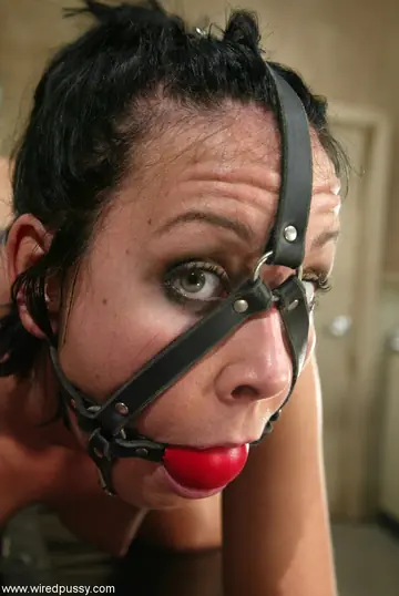 Julie Knight – Brunette MILF Dominates Bound Woman with Fingering and Pussy Licking
