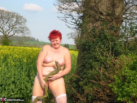 Curvy Redhead MILF Strips Naked and Spreads Outdoors – photo 16 of 19