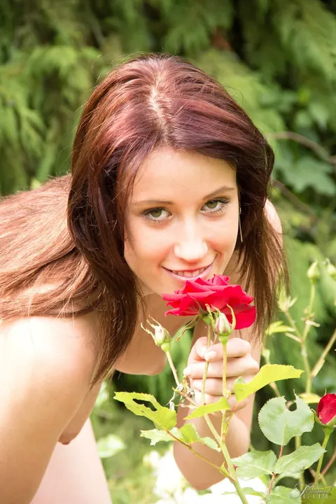 Minnie Manga: Slim Redhead Undresses and Spreads on the Grass – photo 8 of 17