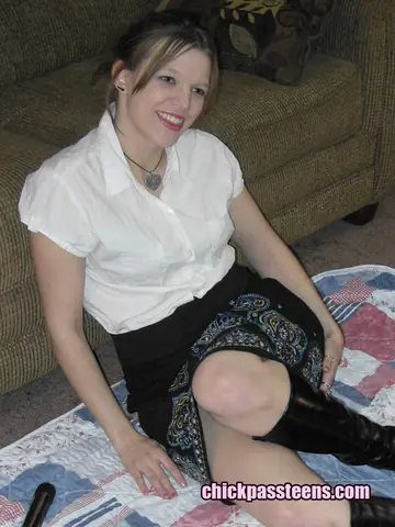 Wendie Tomass – Brunette in Boots Masturbates with Fingers and a Dildo