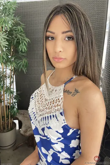Nina Nieves – Latina MILF with Big Natural Tits Spreads Her Shaved Pussy