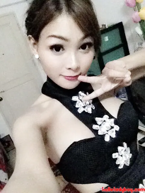 Asian Trans Woman Poses for Intimate Selfies – photo 9 of 21