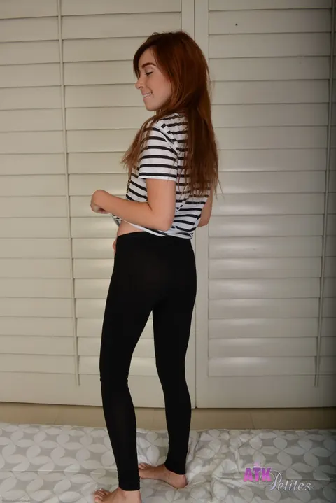Kaylee Haze: Petite Redhead PAWG Strips Nude and Spreads Her Ass – photo 3 of 21