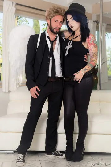 Draven Star – Cosplay Brunette Sucks Cock and Rides Her Partner in Costume