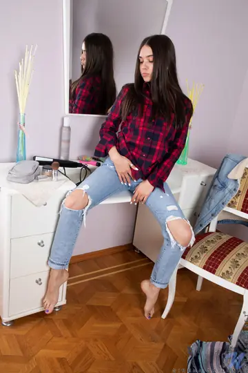 Sirena Spilona – Petite Russian Brunette Strips Out of Her Jeans and Panties