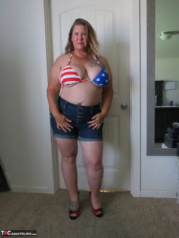 Busty Blonde MILF Strips Out of Her Bikini