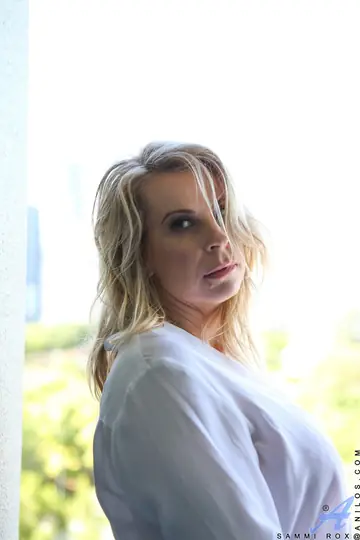 Sammi Rox – Tattooed Blonde Australian MILF Strips Off Her Panties and Toys Herself
