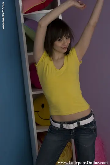 Ariel Rebel – Petite Russian MILF Strips Out of Her Jeans and Top