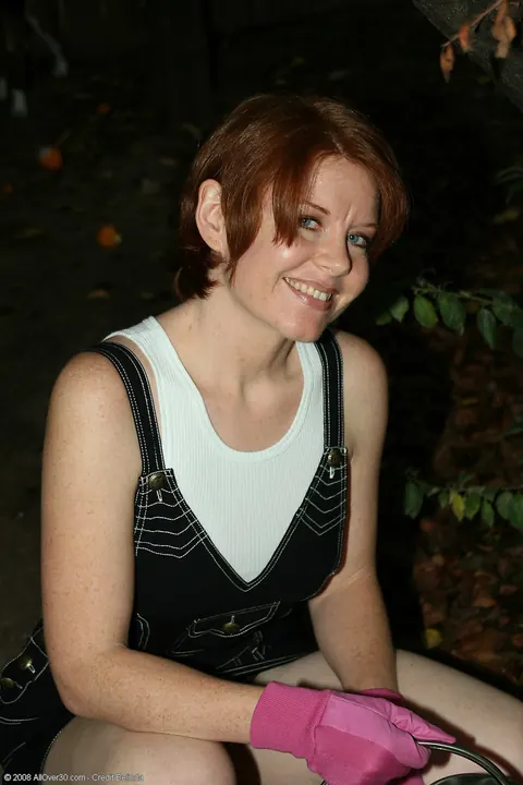 Redhead MILF Strips and Spreads Outdoors – photo 2 of 21