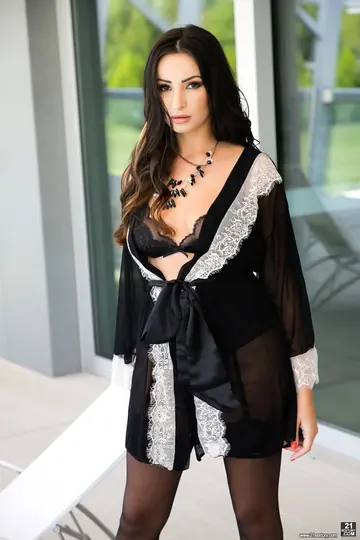 Alyssia Kent – Busty European Brunette in Lingerie Fucks and Gives a Footjob